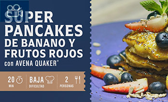 Pancakes de Banano y frutos rojos